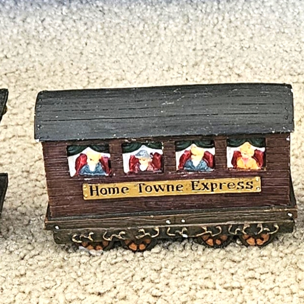 Vtg 1998  Home Towne Express Train With 5 Cars from JC Penny.